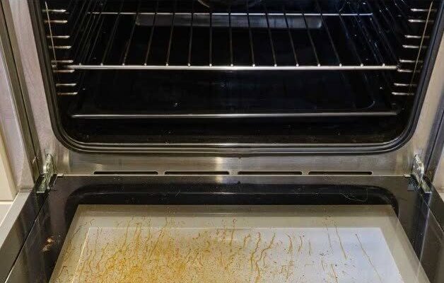 A Simple Trick to Clean Your Oven Door Glass: Sparkling Results Without Harsh Chemicals